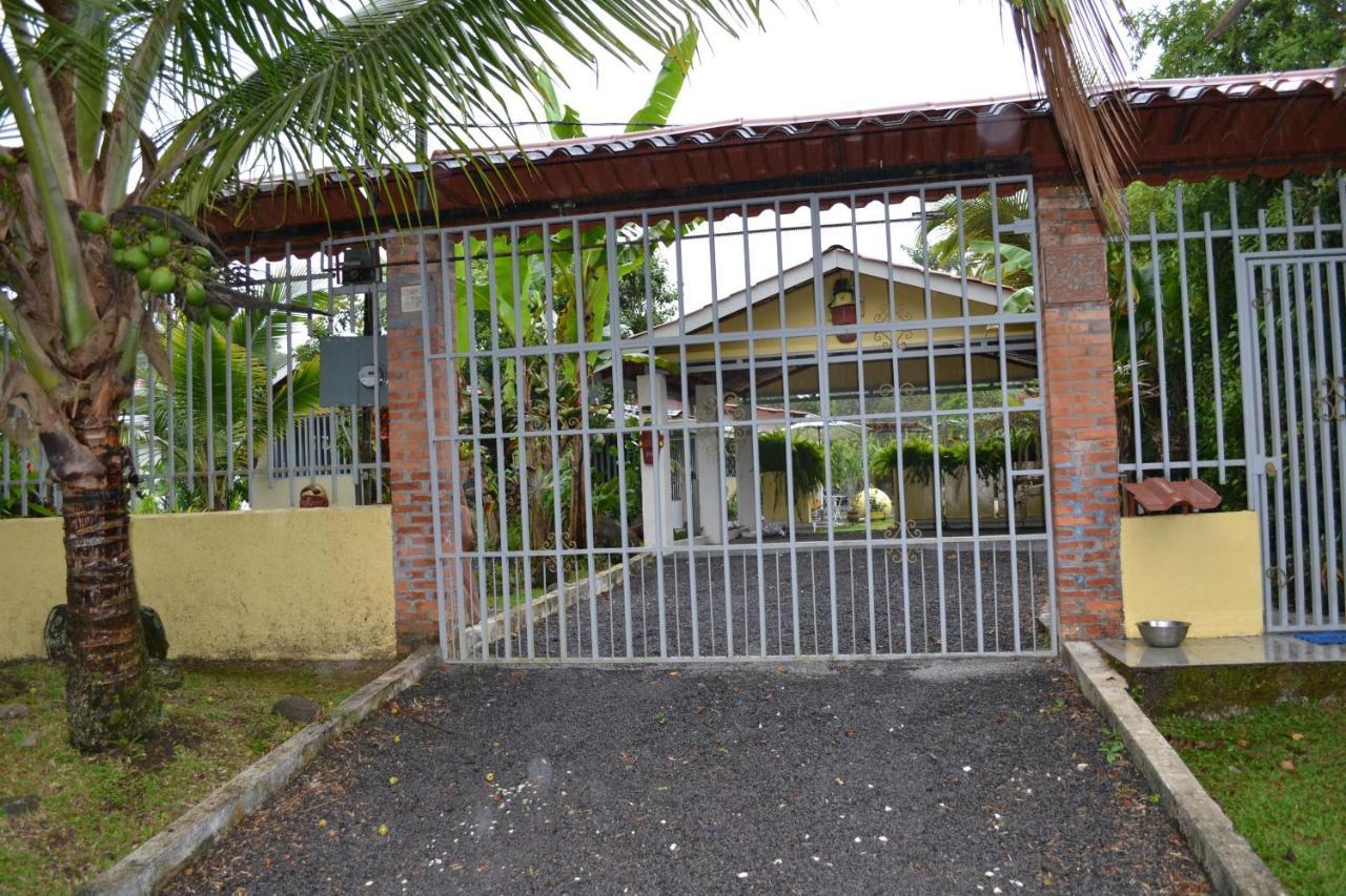 Casa Sophia 3 Listings Apartment 1 Or Apartment 2 Separately Or Apt 1 And 2 Together All With Fo Internet Guápiles Екстериор снимка