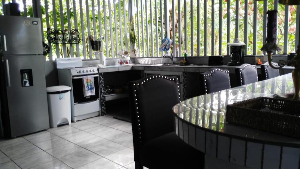 Casa Sophia 3 Listings Apartment 1 Or Apartment 2 Separately Or Apt 1 And 2 Together All With Fo Internet Guápiles Екстериор снимка